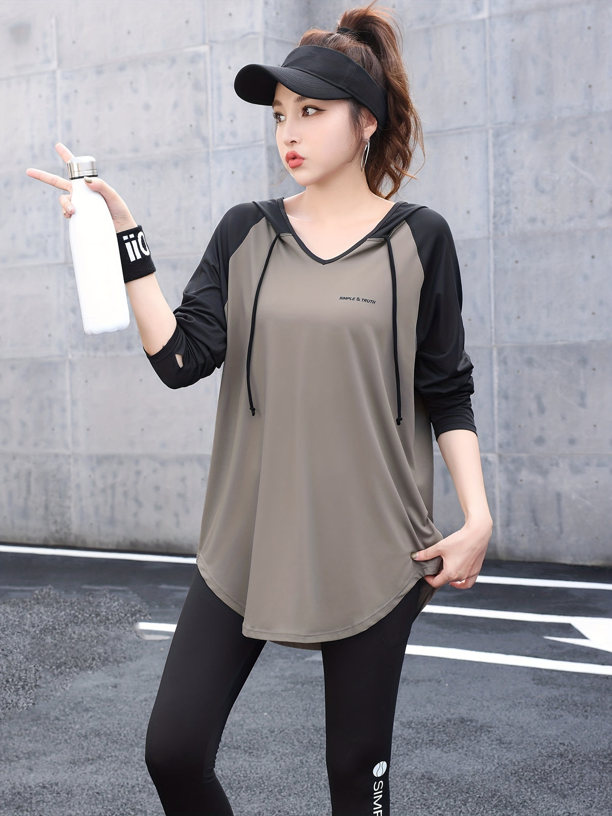 Plus Size - Plus Size - A Women'S Plus-Size Hoodie with a Color-Block Design, Loose Fit, Suitable for And Casual Wear, Stylish And Age-Reducing - Khaki