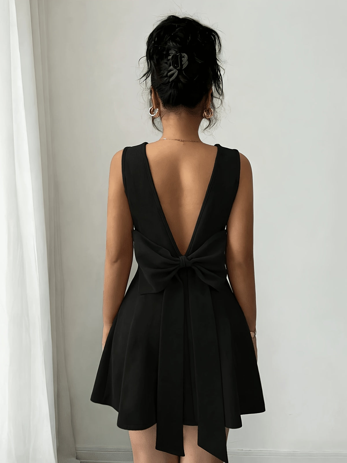 New Elegant and Sexy V-neck Backless Slim-fit Bridesmaid Dress, Featuring a Bow at the Waist, in a Luxurious European Style, Suitable for Independence Day and Holiday Wear - Black