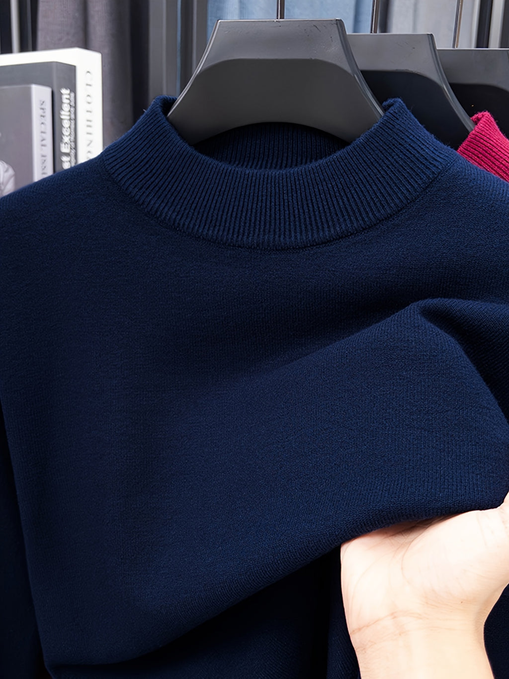 Minimalist Urban Crewneck Sweater for Portable Daily Commuting - Navy