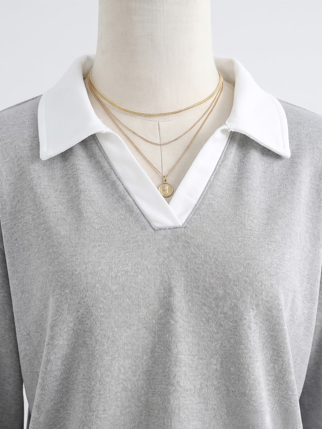 New Arrival with Atmospheric Vibe! V-neck Spliced 2-in-1 Look Polo Collar Casual Sweatshirt, Soft, Skin-Friendly, Loose Fit. Perfect for Street Strolling, Shopping, Dates, and Minimalist Commuting - A Versatile Must-Have Piece - Light Gray And White