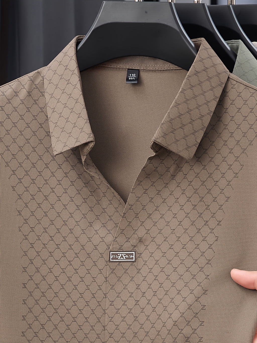 Men's Ice-Feel Seamless Polo Shirt, V-Neck Short-Sleeve Breathable T-Shirt, Summer Men's Business Casual Top, Men's Versatile Commuter T-Shirt, Lapel Basic Fit Top, Sporty Casual Versatile - Coffee Brown