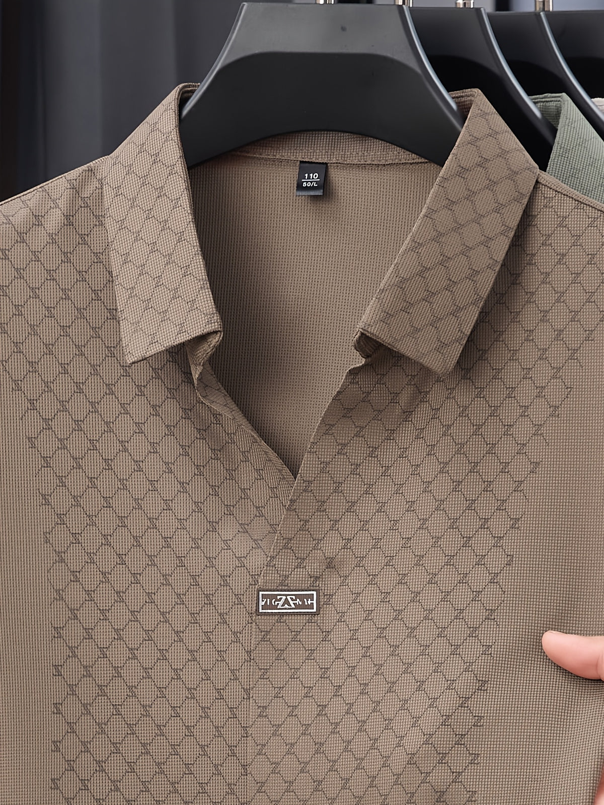 Men's Ice-Feel Seamless Polo Shirt, V-Neck Short-Sleeve Breathable T-Shirt, Summer Men's Business Casual Top, Men's Versatile Commuter T-Shirt, Lapel Basic Fit Top, Sporty Casual Versatile - Coffee Brown