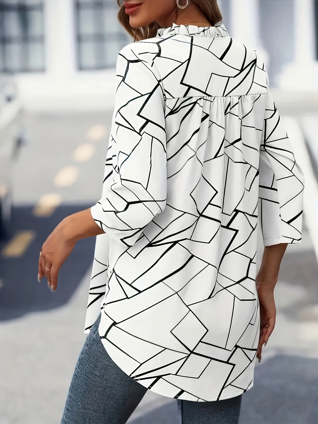 Elegant  Geometric Pattern V-neck Pullover Half-sleeve Shirt - White