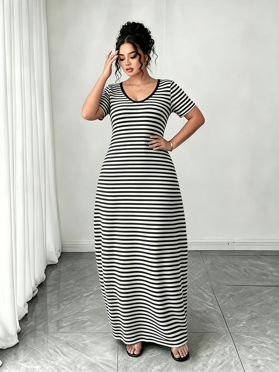 Women's Plus Size Nightgown, Can Be Worn as an Outer Dress, Striped Print, Beach Vacation Style, Oversized Loose Fit, Summer Apparel, Women's Summer Dress - Black And White