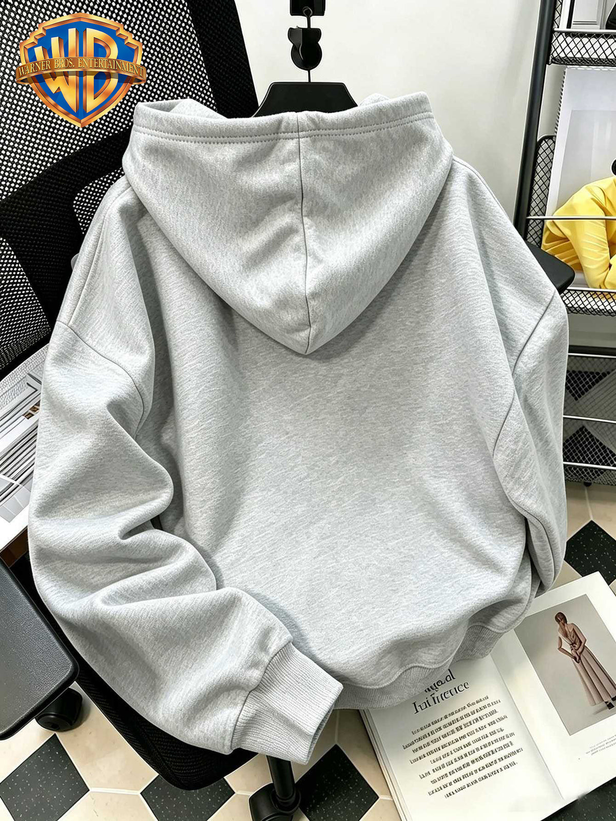 Warner Bros Official American Cartoon Batman Streetwear Print Creative Casual Hoodie - Men's Fashion Hoodie, Adjustable Drawstring Loose and Comfortable Sweatshirt, Suitable for Daily and Outdoor Sports Wear, the Perfect Choice for Warmth in Autumn - Light Grey