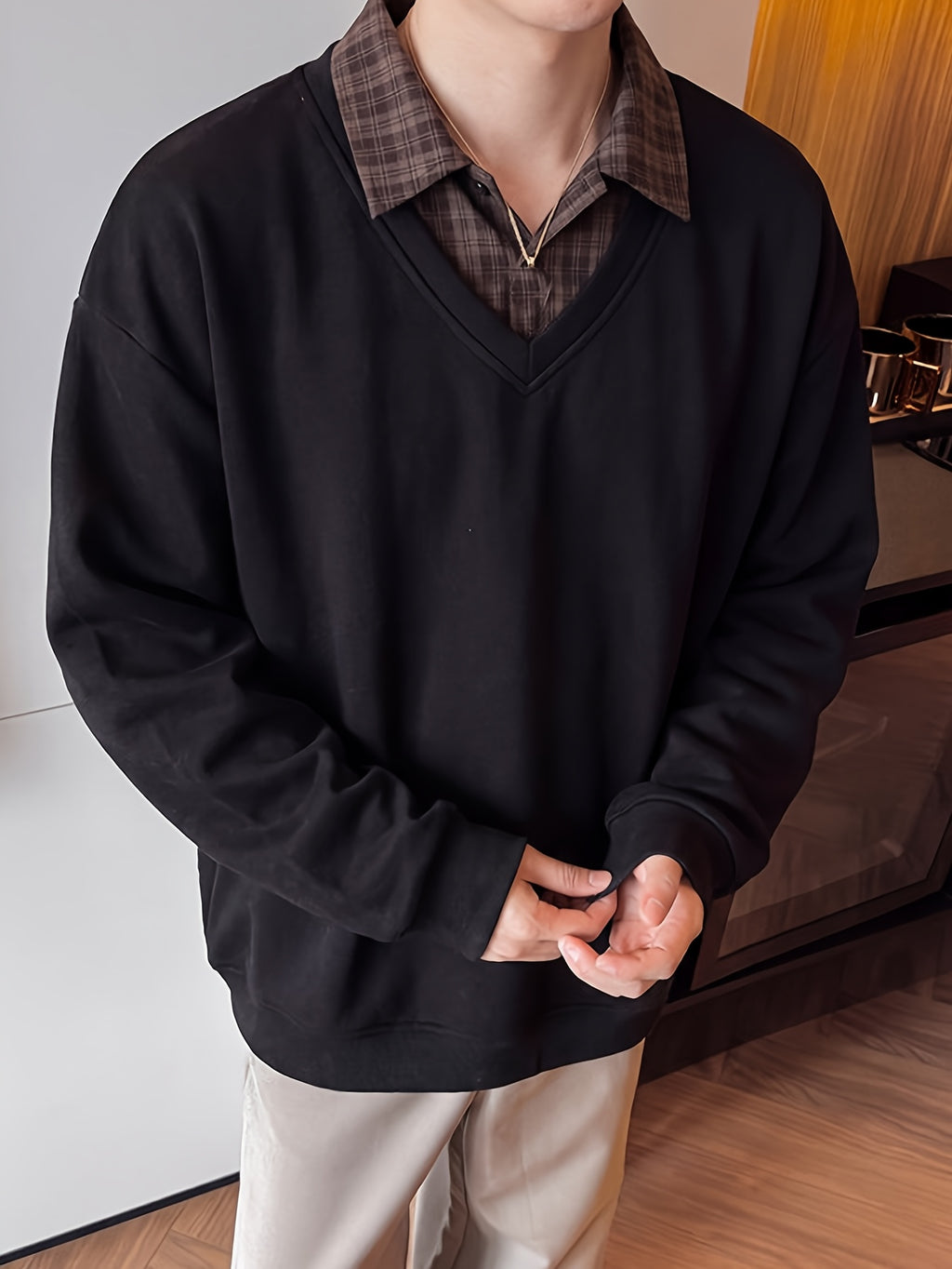 Men's Korean-style Lightly Mature Plaid Lapel 2-in-1 Look Sweatshirt, Loose Drop-Shoulder Fit Soft and Skin-Friendly Spliced Long-Sleeve Top, for Daily Commuting, Dates, Spring and Autumn - Black