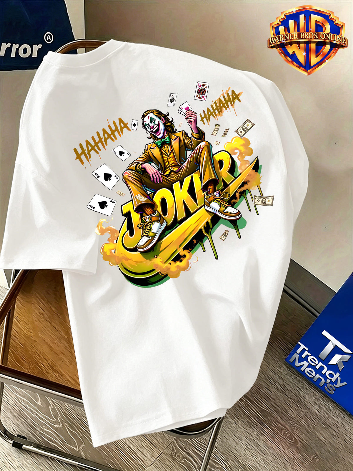 Warner Bros. Official Men's 100% Short-Sleeve T-Shirt, American Cool Vibe with Villain Illustration. Features a Simple Logo on the Chest and a Dynamic Joker Character Depiction on the Back, Incorporating American Streetwear Elements with Bold - White