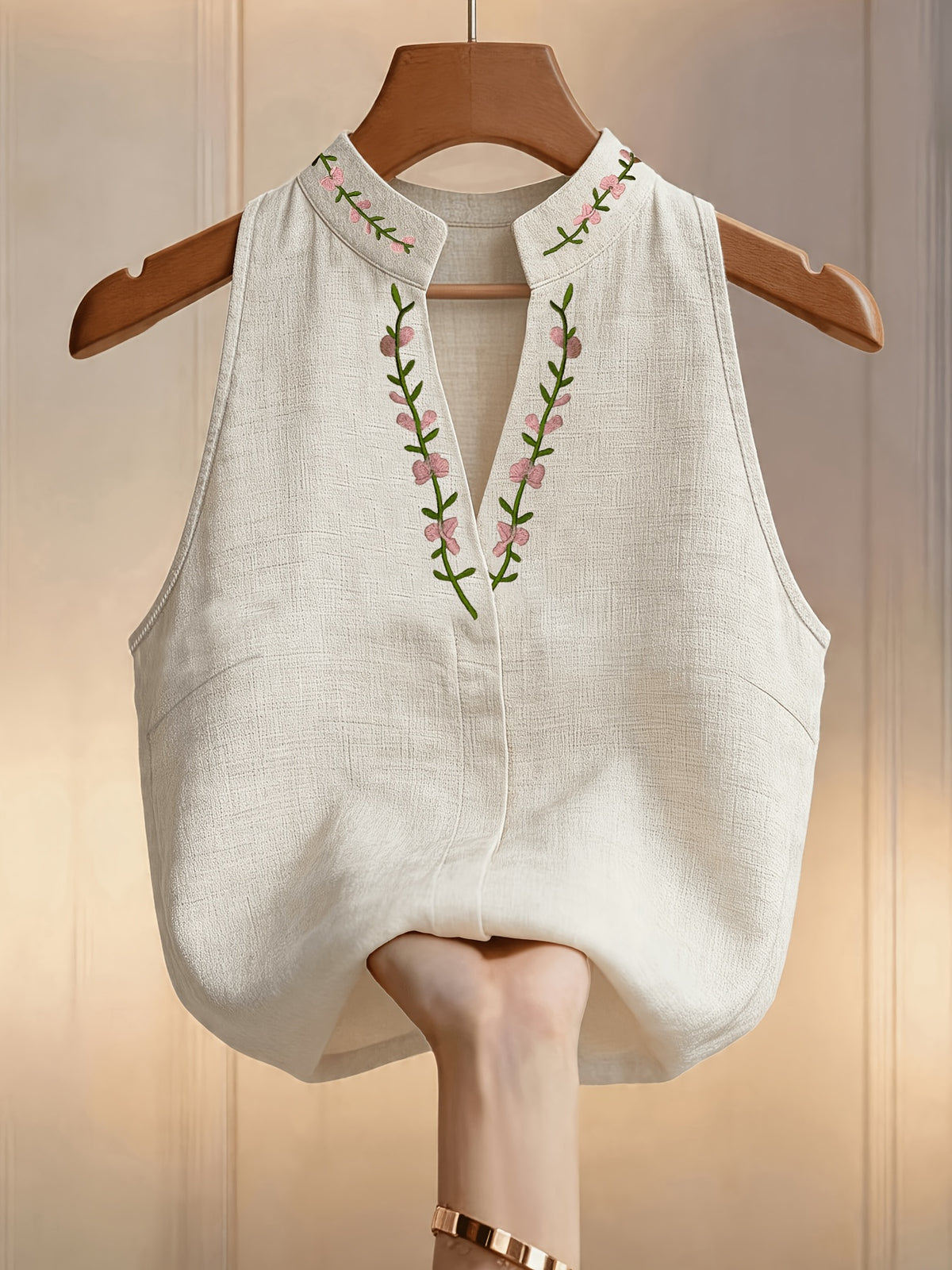 New Embroidered V-Neck Short Collar Women'S Vest for Outing, Vacation, Fashion, Commute, Fresh Sleeveless Top - Light Beige