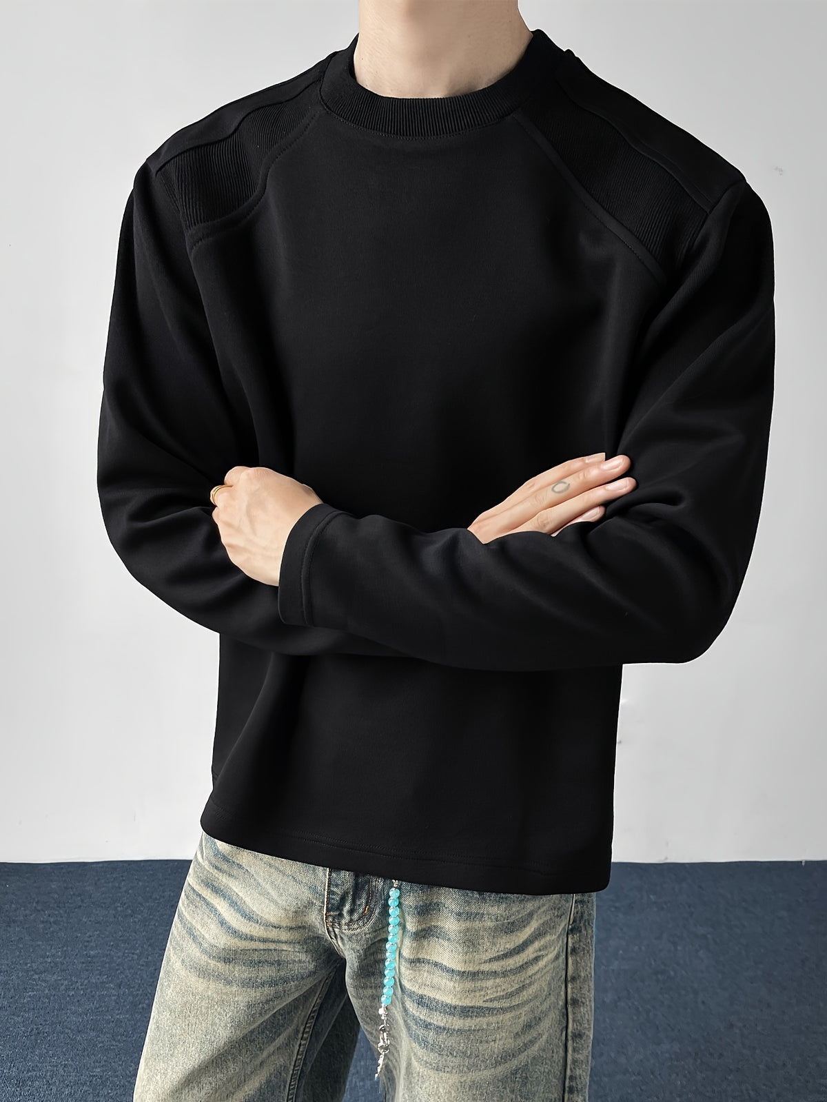 A Men's Fashionable, Trendy, Casual, Simple, and Versatile Crew-neck Long-sleeve T-shirt. Features a Loose Fit, Comfortable Micro-stretch Fabric, and a -blend Material. Suitable for Daily Casual and Commuter Wear - Black