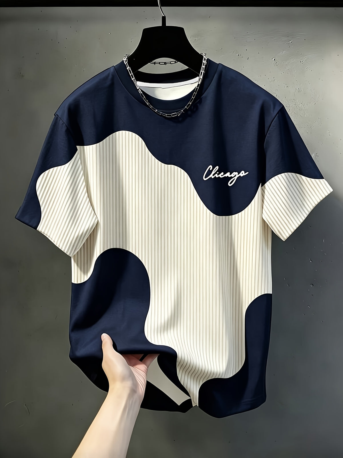 Men'S Casual Round Neck T-Shirt, Geometric Pattern Patchwork Striped Design, "Chicago" Word Pattern, Drapey Fashion Top, All-Season Wear, Breathable Regular Fit for Casual And Formal Outfits - Round Neck Casual Top, Comfortable Wear - Navy Color