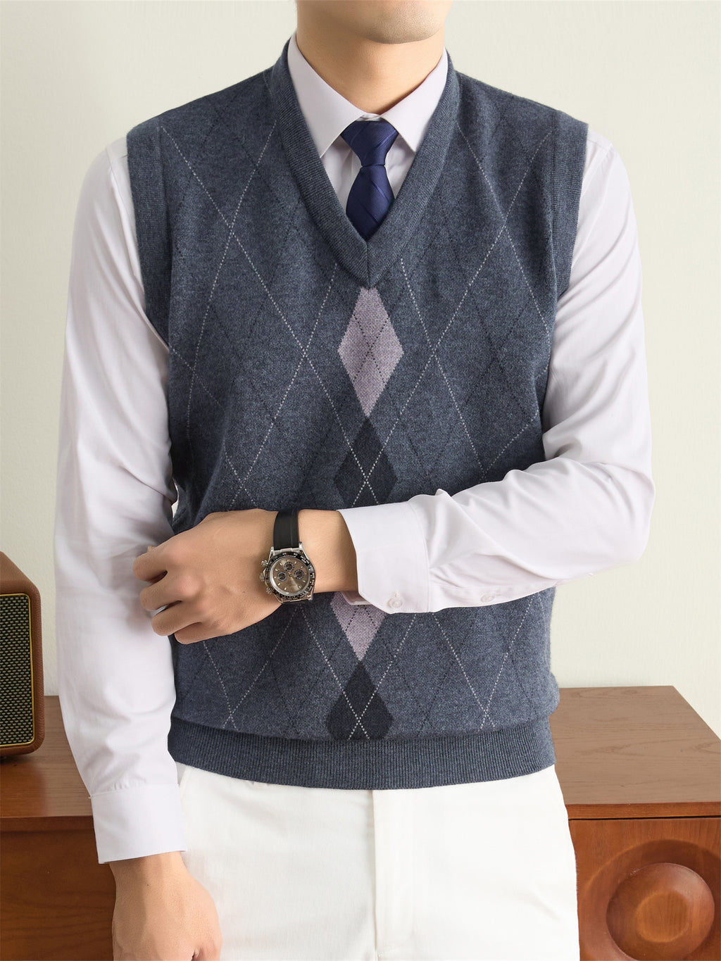 Men's Solid Color V-Neck Knit Sweater Vest - Basic Winter Warm Pullover, Casual Regular Fit Sweater Suitable for Fall/Winter Layering, Hand Washable for, Office & Outdoor Wear - Medium Gray