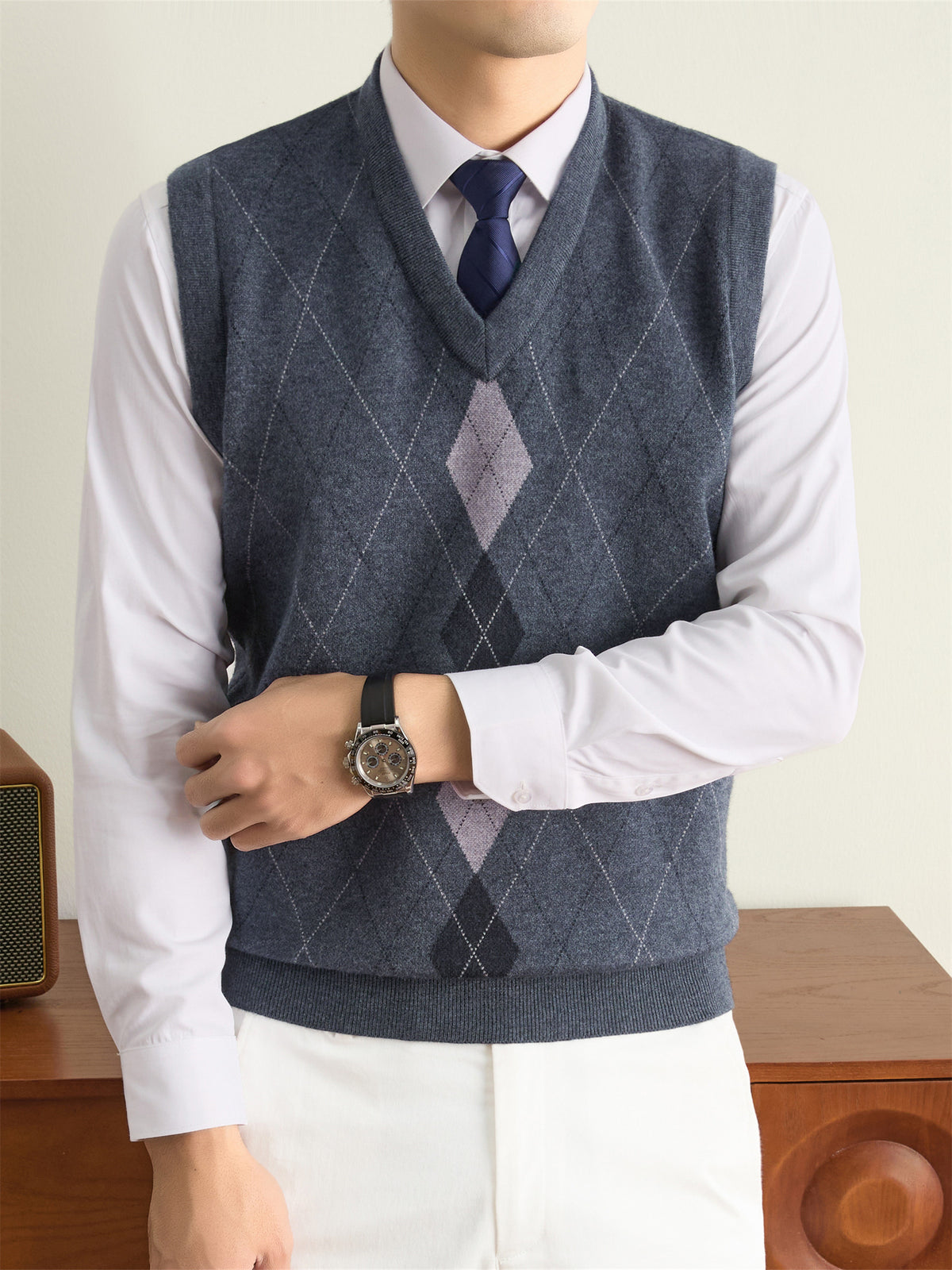 Men's Solid Color V-Neck Knit Sweater Vest - Basic Winter Warm Pullover, Casual Regular Fit Sweater Suitable for Fall/Winter Layering, Hand Washable for, Office & Outdoor Wear - Medium Gray