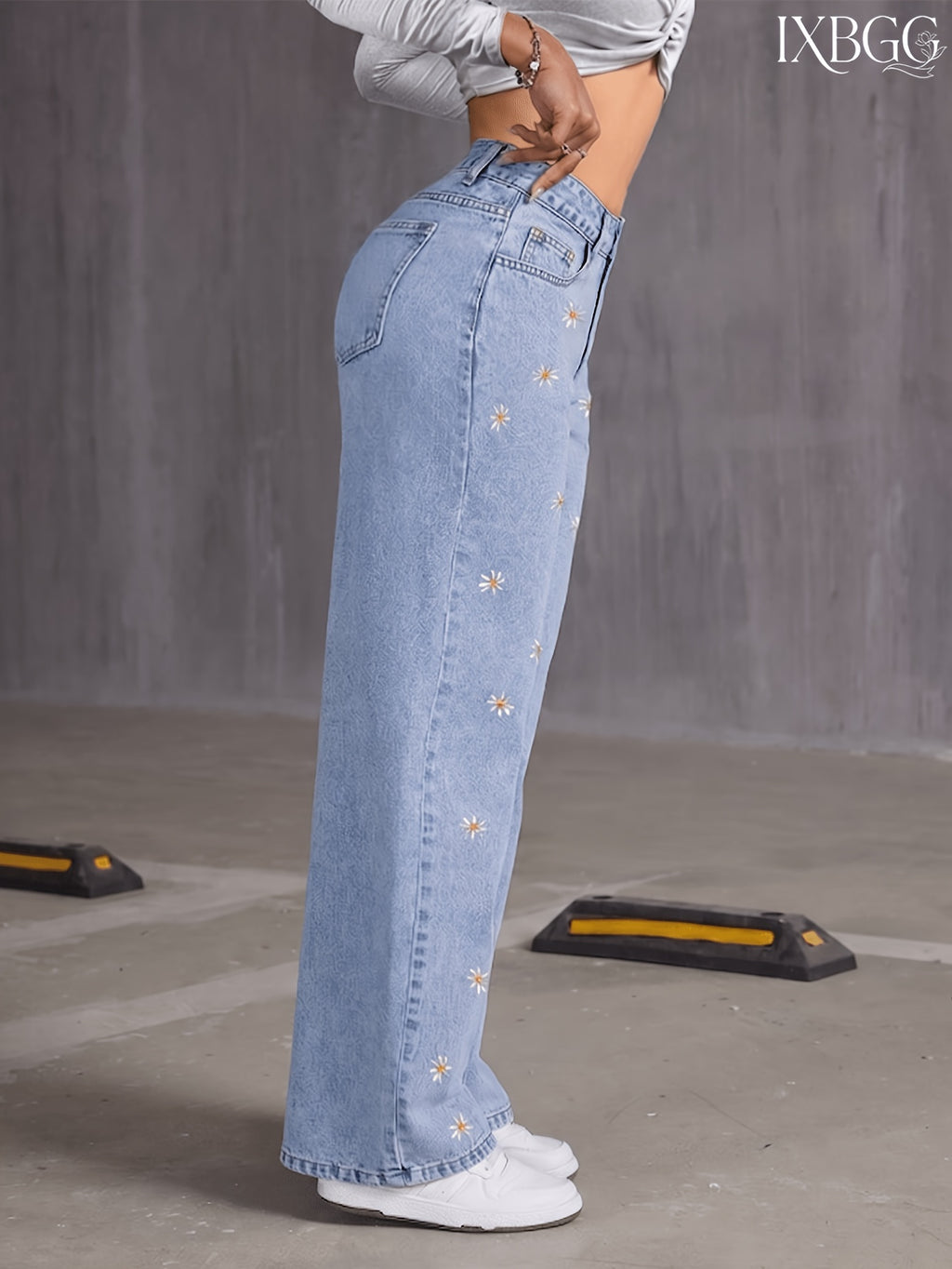 Vintage Washed Blue Floral Embroidered Loose Wide-Leg Straight-Leg Jeans, Fashionable Casual Spring/Summer Style - Light Blue