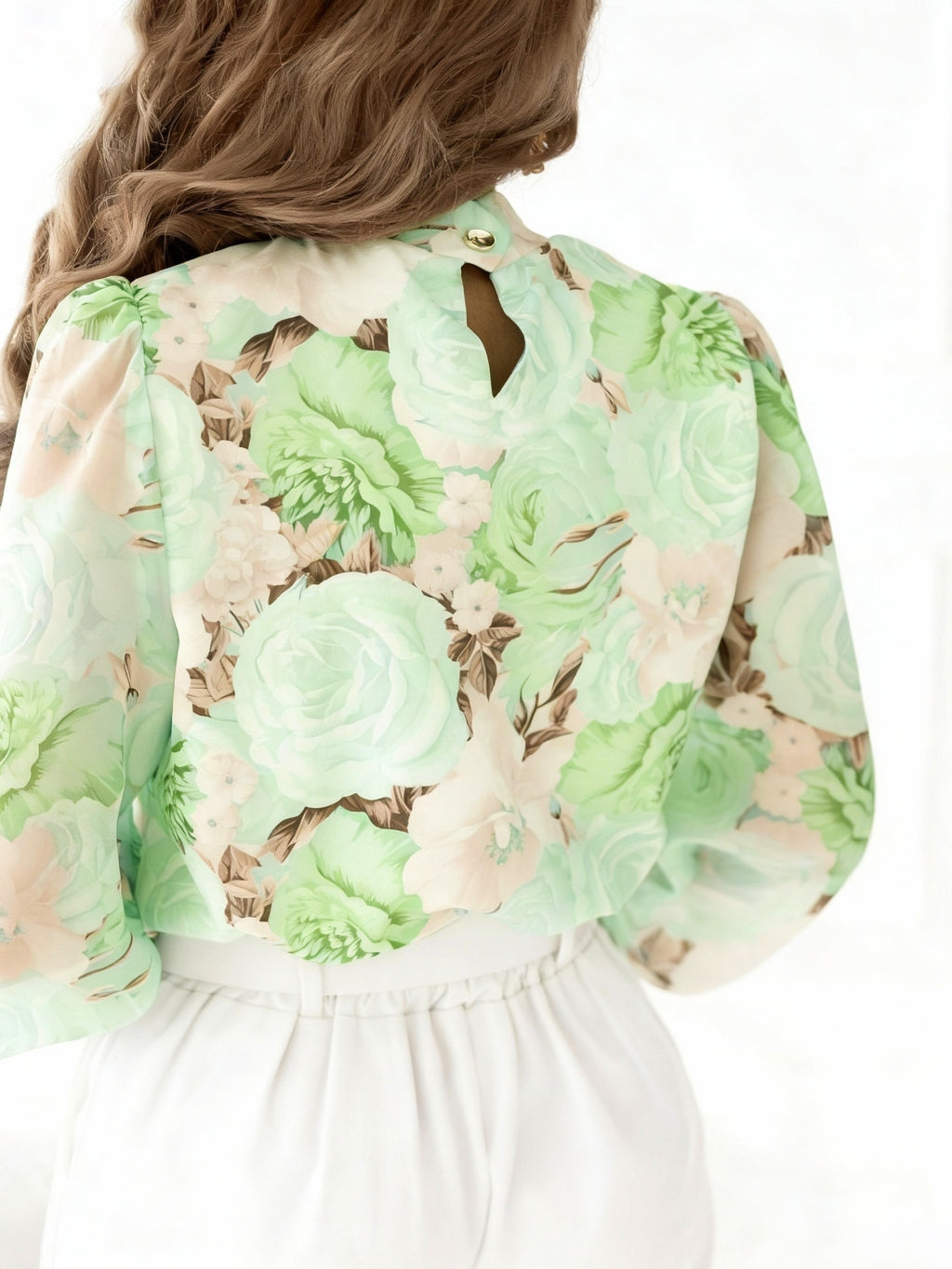 Elegant Women'S Chiffon Printed Long-Sleeved Shirt with Lining, Colorful Floral Patterns Combined with Metal Buckles, Classic Wrap Neckline Design, Exquisite Cuffs Are Eye-Catching, Suitable for Daily Fashion Wear, Vacation And Leisure - Light Green