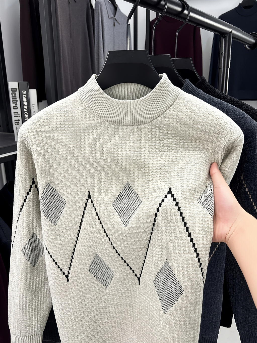 Minimalist Urban Crewneck Sweater for Portable Daily Commuting - Off White