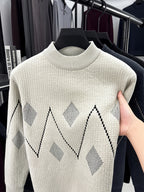 Minimalist Urban Crewneck Sweater for Portable Daily Commuting - Off White