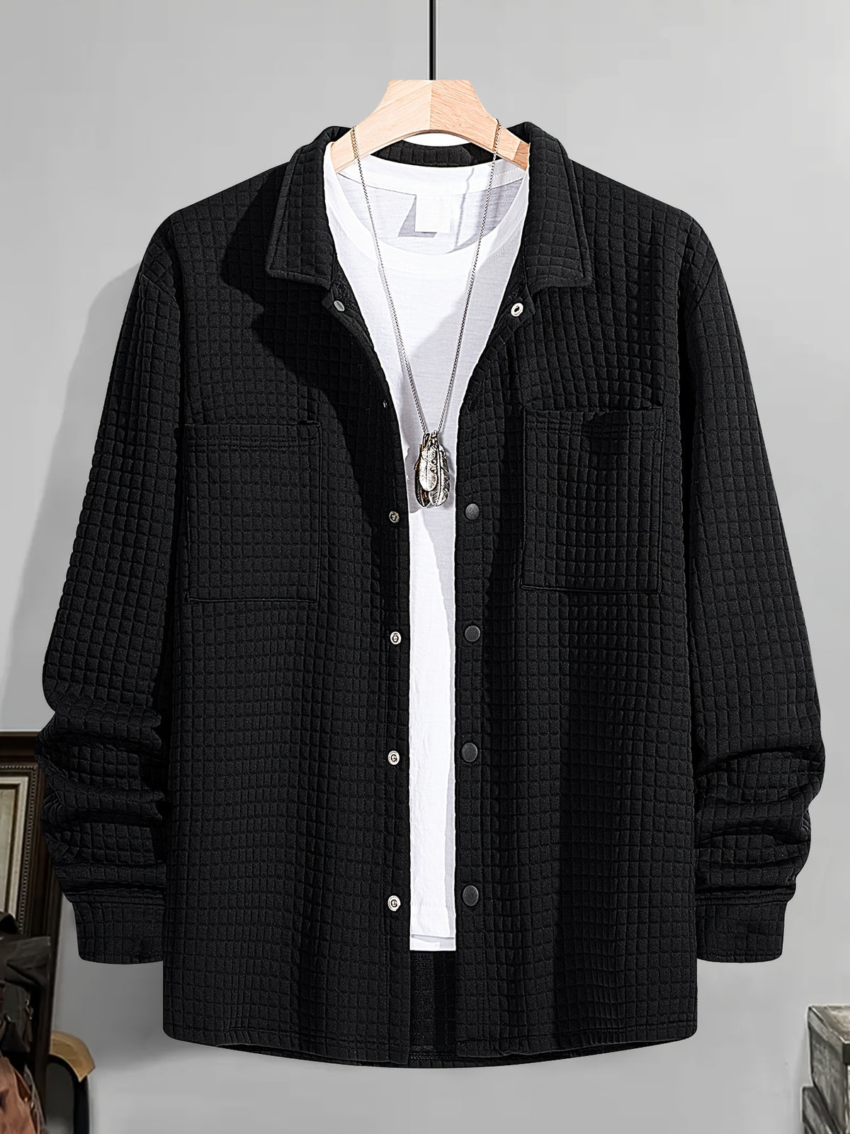 Men's Casual Solid-color Long-sleeve Shirt, Made of Comfortable Waffle-knit Fabric, Featuring a Double Chest Pocket Design, Front Button Placket, and a Loose-fit Lapel Open-front Cardigan Top, Suitable for Daily Wear and Commuting in Spring - Black