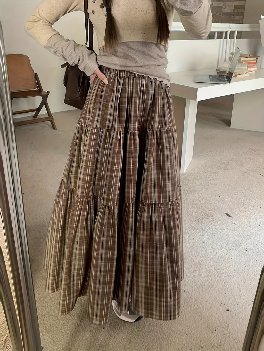 The Latest Plaid Cake Midi Skirt Is Very Beautiful And Suitable for Spring And Autumn. It Has a Retro, Large Skirt, Loose Fit, Covers The Hips, And Makes You Look Slimmer. It Also Has a Lining - Coffee Brown