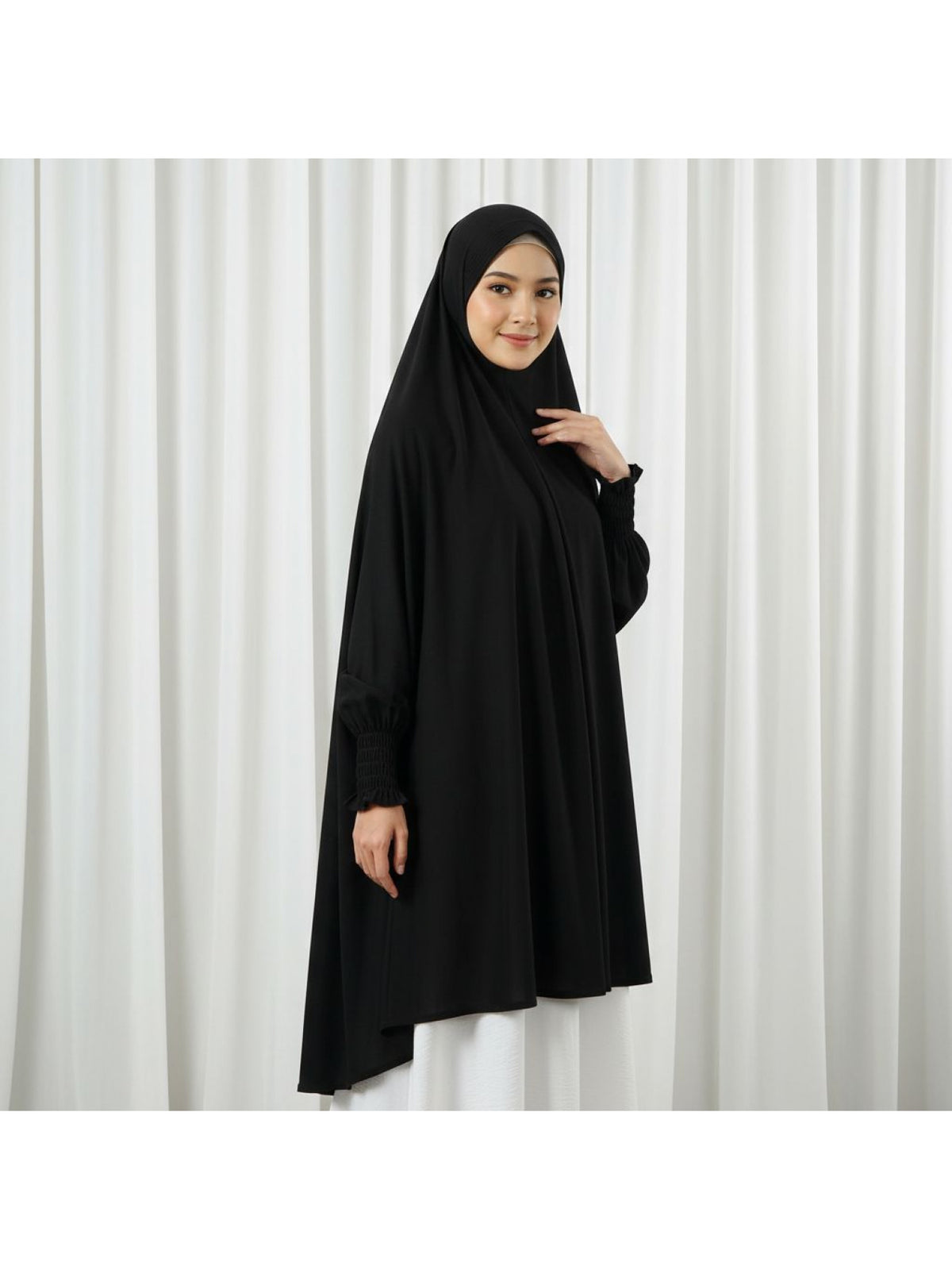 An Elegant Muslim Women's Headscarf Abaya with Elasticized Cuffs and Loose Fit - a Lightweight, Breathable, Quick-drying Festive Prayer Abaya Featuring a Soft, Airy Double-layer Large Headscarf. Suitable for Eid, Daily Wear, and Outdoor - Black