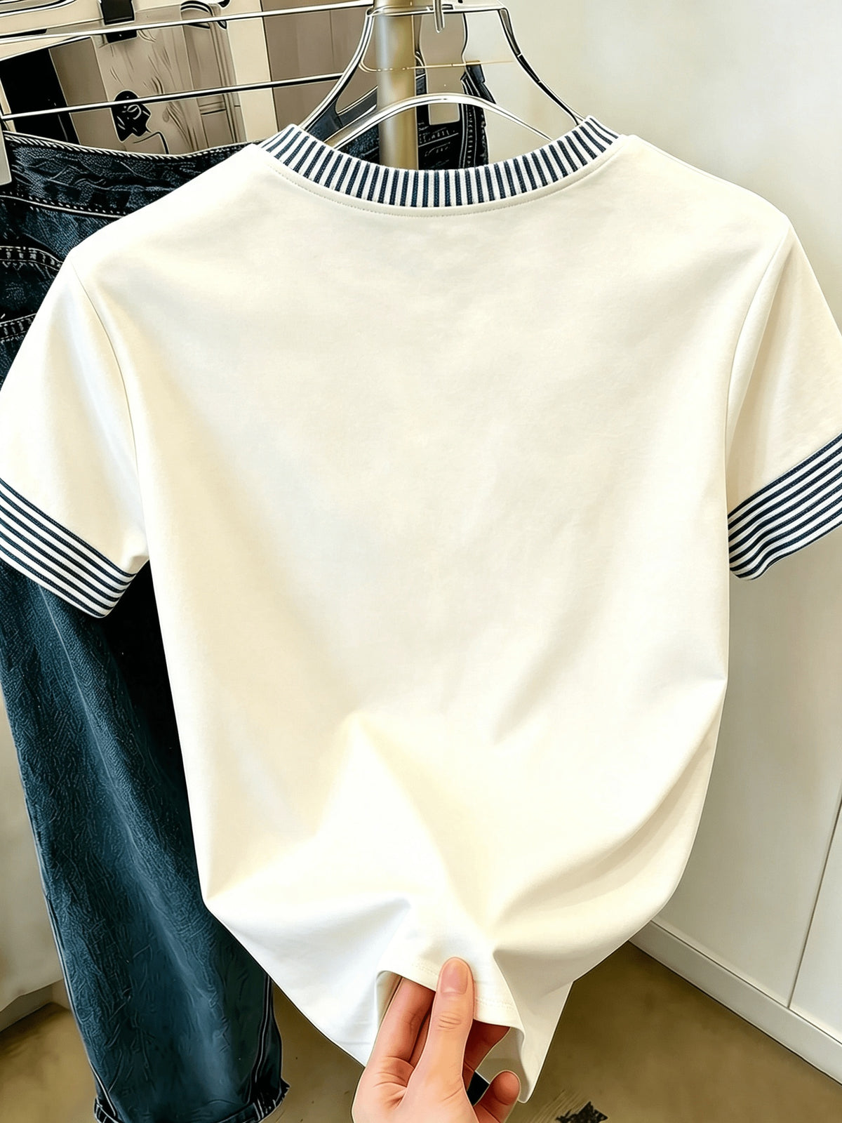 New Summer Women's T-Shirt, Round Neck Casual Apparel, Women's Pullover, Casual Commuter Wear, Daily Outing Base Layer, Simple Small Heart Pattern Print, Energetic and Lively, Streetwear, Outing Outfit, Basic Versatile Piece, As a Gift - Milky