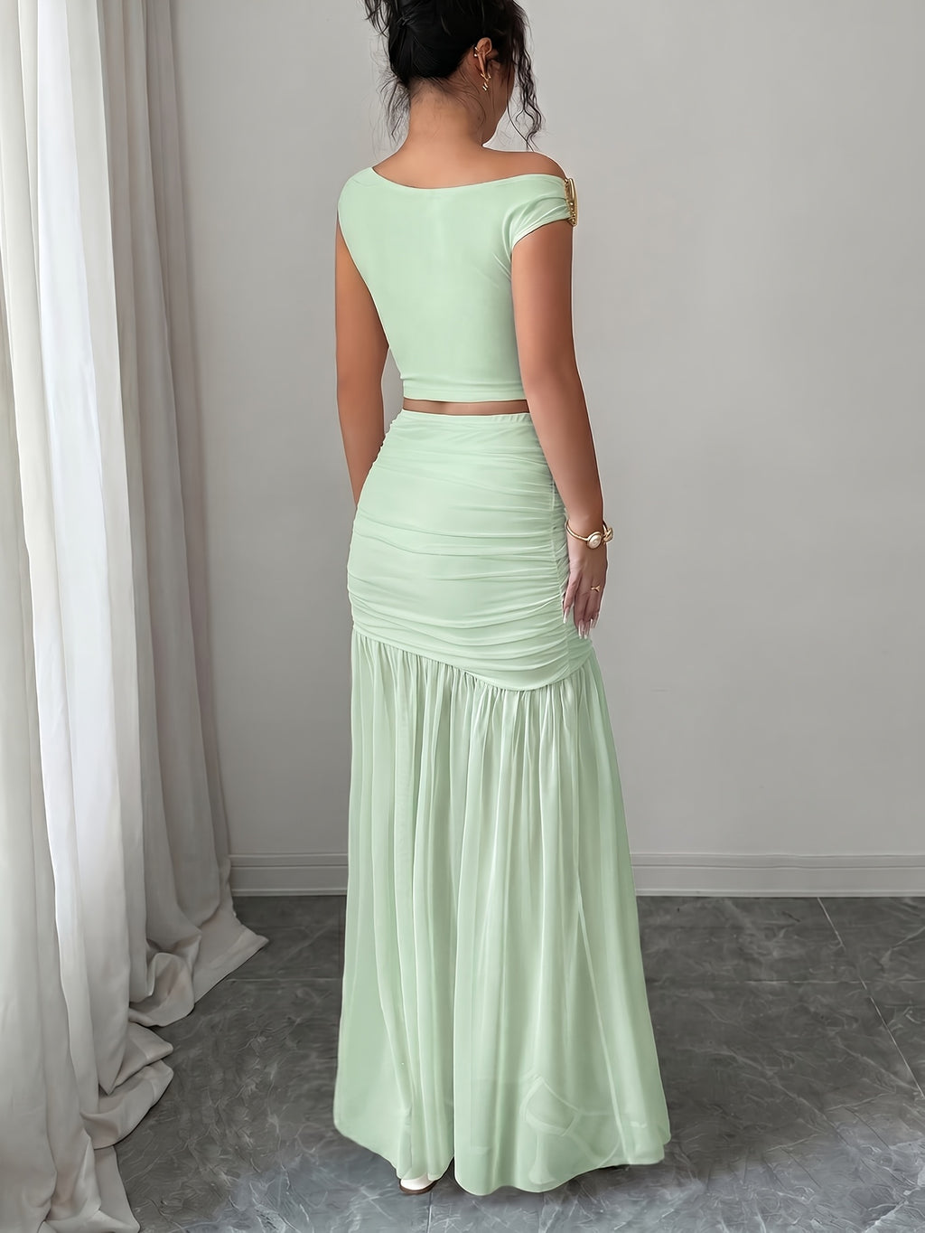 Elegant 2pcs Set for Women, Featuring a Strappy Crop Top and a Slit Maxi Skirt with Metallic Embellishments. The Slim-fit Design Is Perfect for High-end Occasions Such as Dates, Evening Parties, Gatherings, and Vacations - Light Green