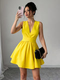 Women'S Romantic Elegant Sexy Wedding Guest Solid Color Cross V-Neck Sleeveless A-Line Mini Dress, Versatile Concert Outfit Design, Suitable for Beach, Party, Spring And Summer Evening Dress Backless Creamy Yellow Short Skirt - Yellow