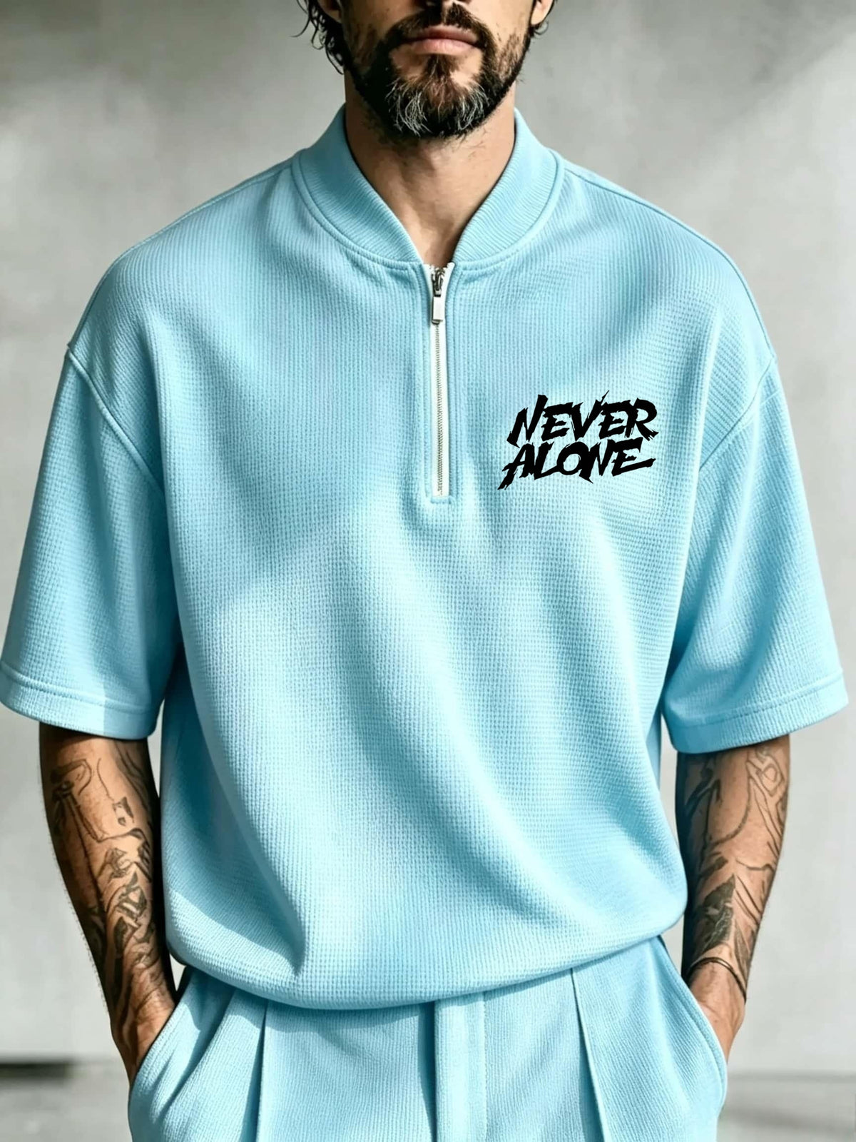 Men's Waffle Knit Half-Zip Polo Shirt with Punk Graffiti "NEVER ALONE" Print - Stand Collar Short Sleeve T-Shirt Suitable for Spring/Autumn, Loose Fit Streetwear, Machine Washable Urban Fashion Top - Sky Blue