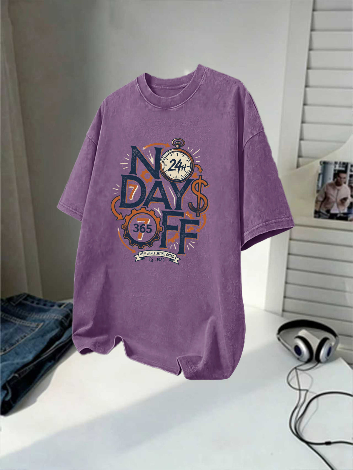 Men's Washed Short-sleeve T-shirt, Made of Pure Cotton for Breathability and Skin-friendly Comfort. Features a Relaxed Fit for Versatile Wear. Front Print with "NO DAYS OFF" Motivational Text and Gear Stopwatch Elements Exuding a Powerful Vibe - Purple
