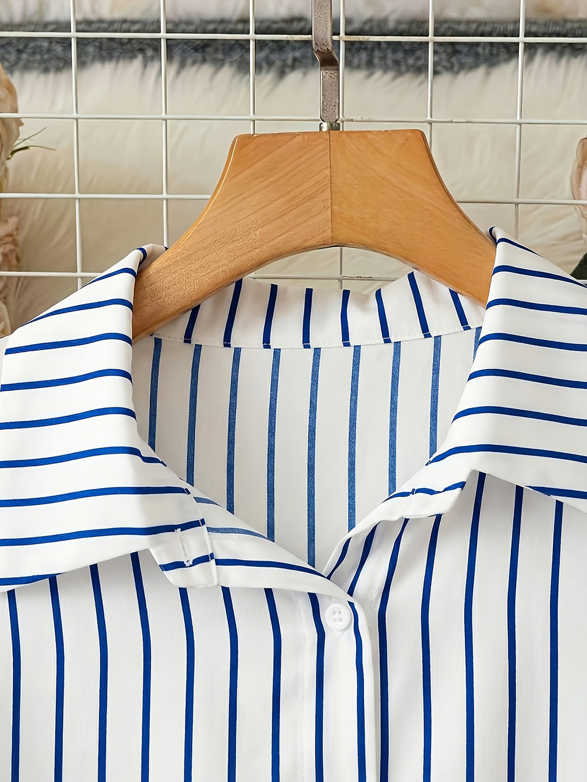 [Size for Regular Fit] Women'S Spring Autumn Elegant Striped Loose Long Sleeve Shirred Blouse, Chain Detail Tie-Waist Shirt - White Blue