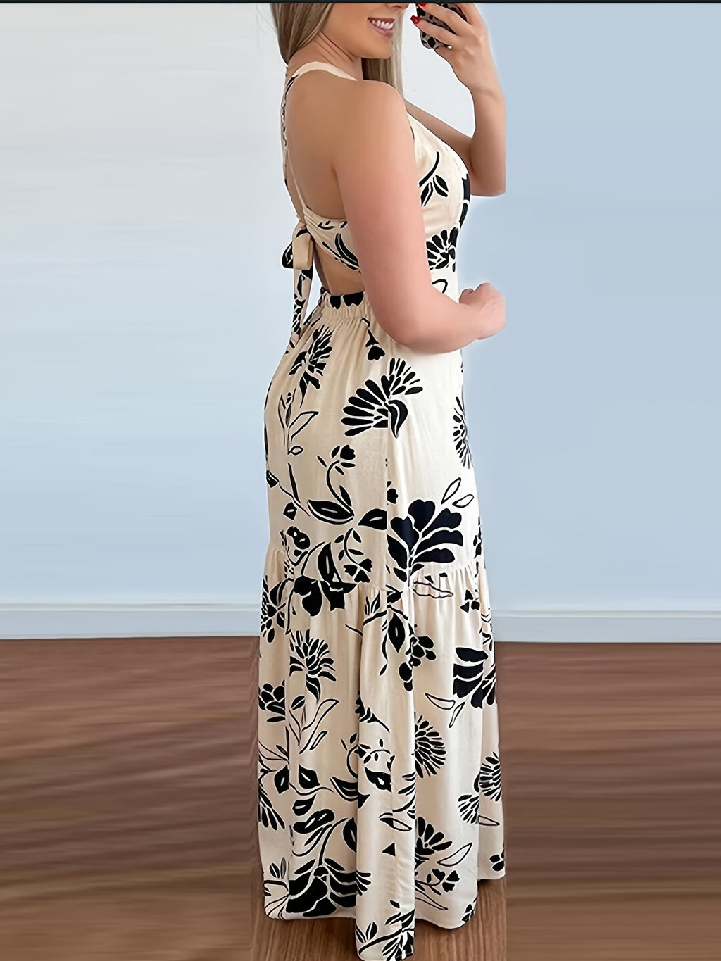 Elegant Women'S Floral Long Dress with a Backless Design, Sleeveless Straps, Perfect for Summer Beach Casual Wear with Full-Body Prints - Apricot