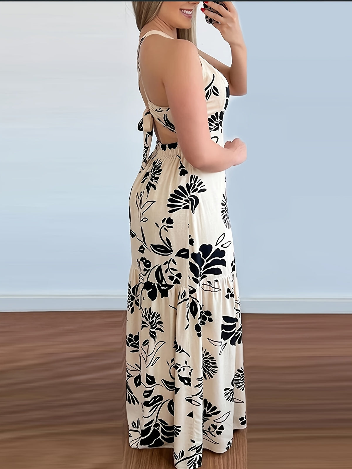 Elegant Women'S Floral Long Dress with a Backless Design, Sleeveless Straps, Perfect for Summer Beach Casual Wear with Full-Body Prints - Apricot