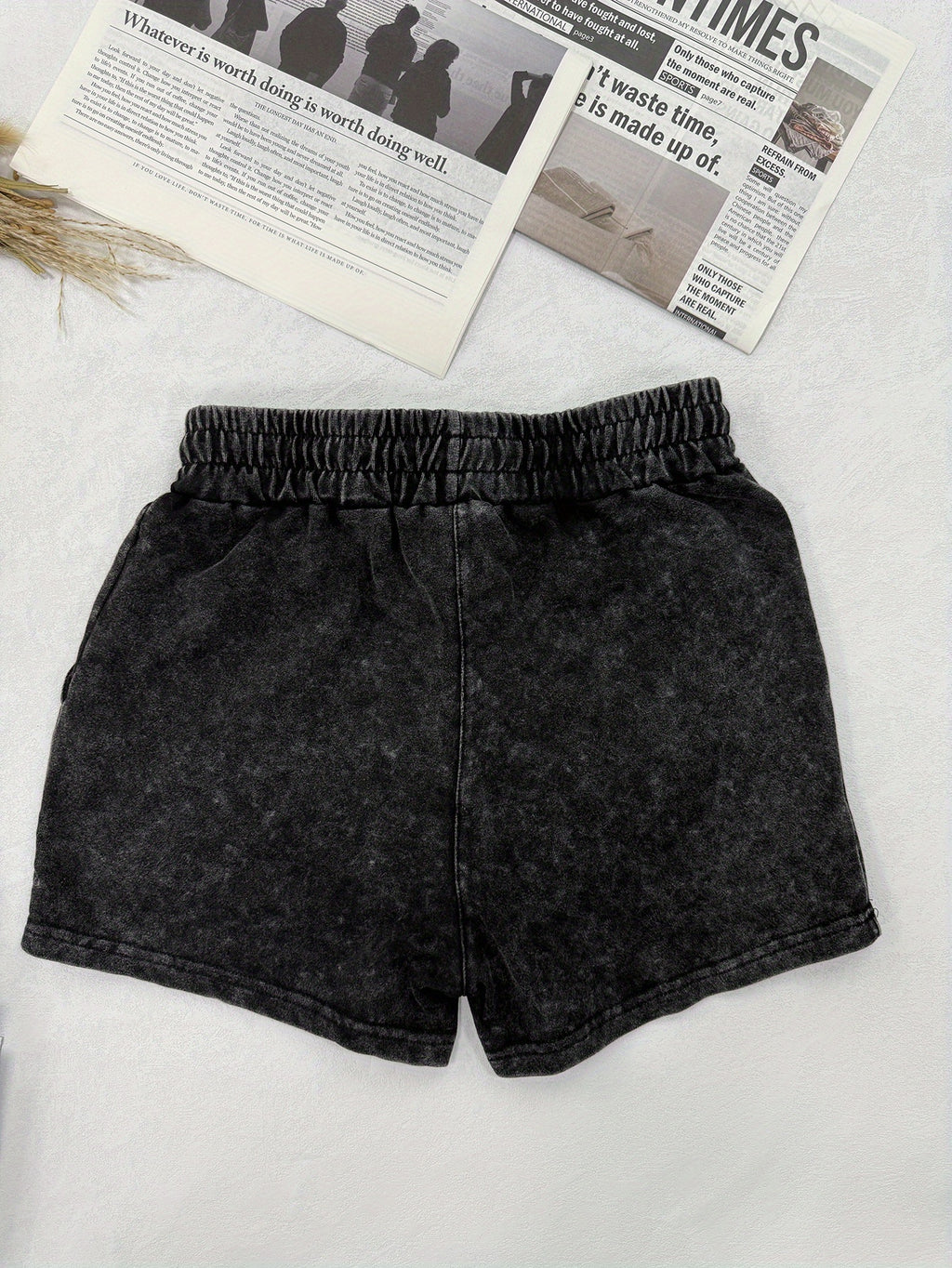 Small Niche Design, Fashionable and Trendy Patterns, Printed Women's Summer Retro Washed Distressed Shorts, Loose and Casual - Black