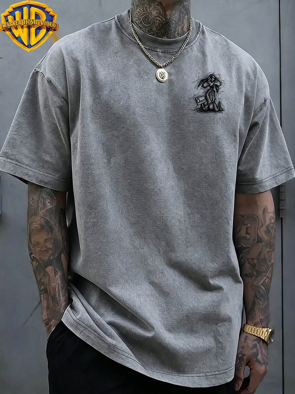 Warner Bros. Officially Authorized Kneeling Coyotes Holding Ouch Print Retro Washed Distressed Short Sleeve T-Shirt for Men And Women, Machine Washable Daily Commuting Outdoor Sports Casual Top - Grey