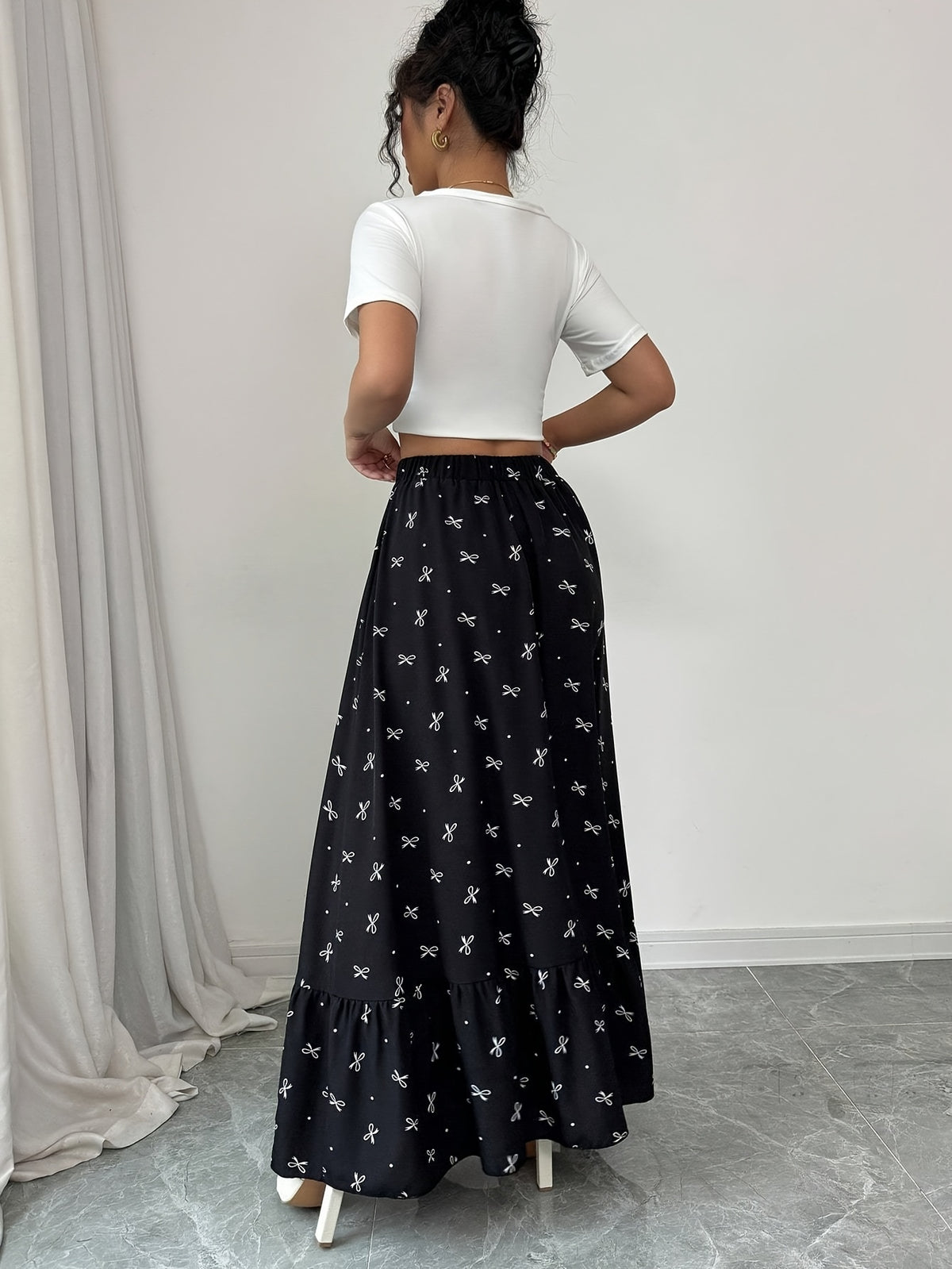 Elegant Directional Women'S Bow Print Half Skirt - Black