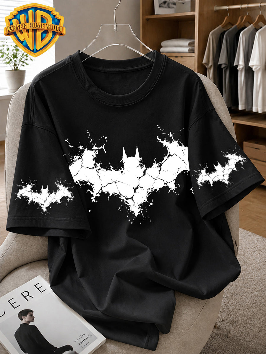 Warner Bros. Officially Licensed Batman Cracked Fragmented Blurry Ink Logo Printed Men'S Short-Sleeved T-Shirt, American Retro Street Style, Soft And Breathable, Suitable for Summer Daily Wear, Streetwear, Fitness, And Outdoor Outfits - Black