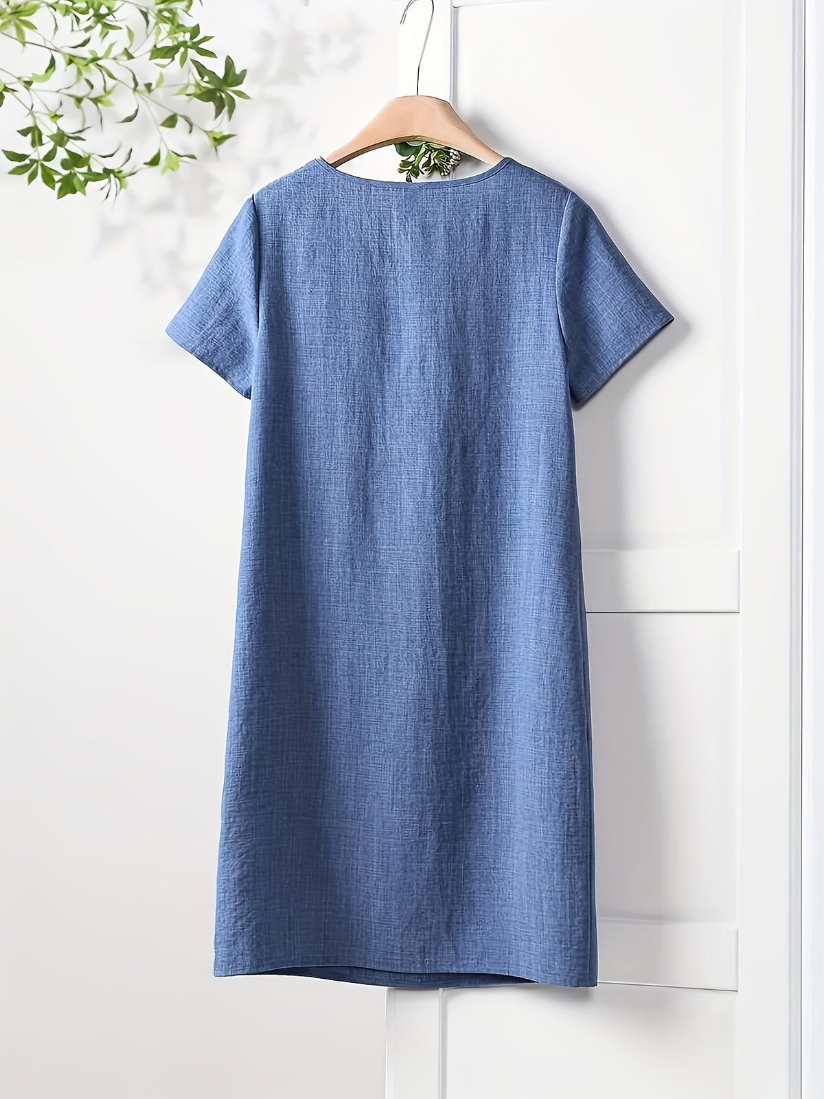 Women's Short-Sleeve Dress with Functional Pockets - Straight-Cut -Line Mid-Length Dress, Loose Fit Round Neck Short Sleeve Dress Suitable for Spring Summer Fall, Casual to Semi-Formal Wear, Machine Washable Solid Color Dress - Blue