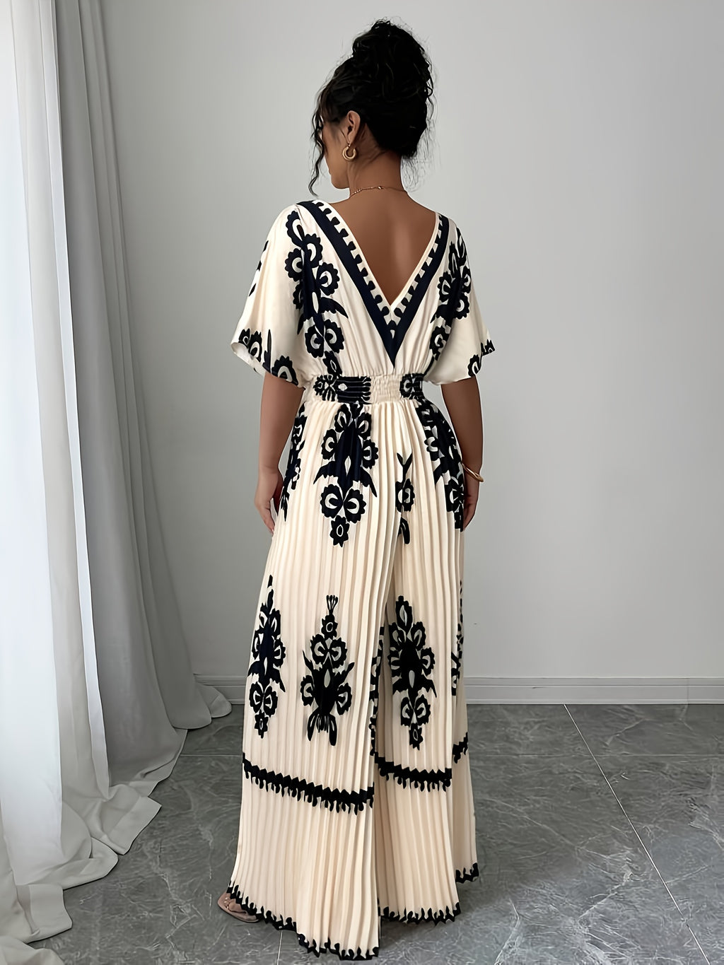 Stylish and Versatile Printed Jumpsuit - Apricot Flower Print