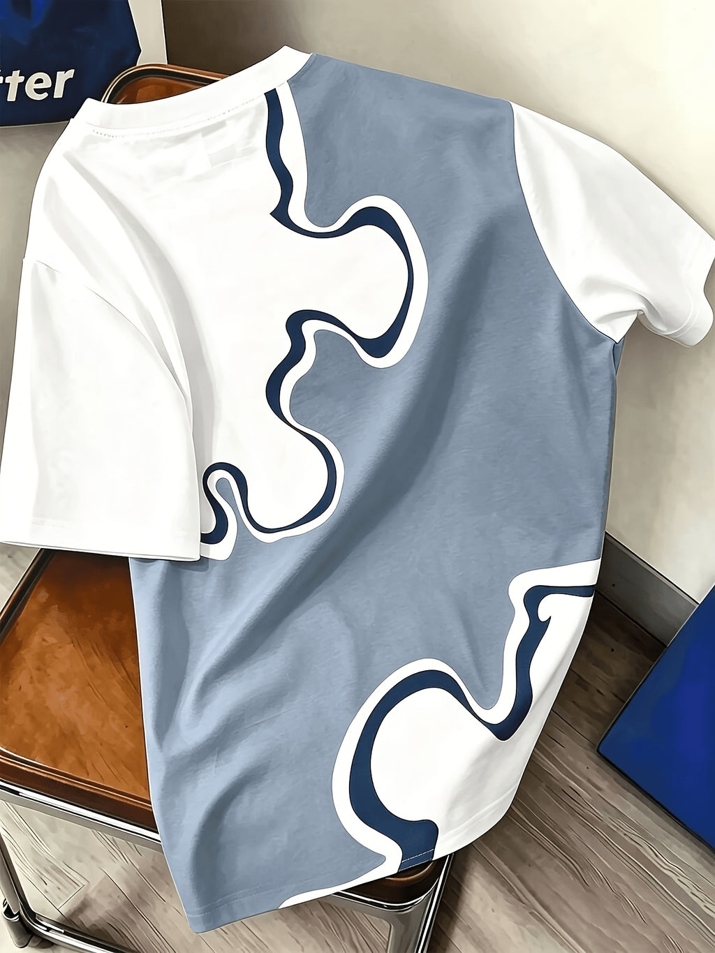 Men's Blue and White Abstract Wave Print T-Shirt with Trendy Signature Graphic, Crew Neck, Casual Short Sleeves - Mixed colors