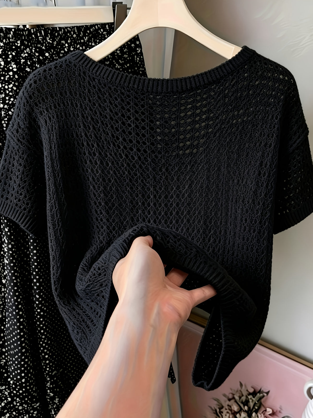 Women's Hollow Out Short Sleeve Blouse Sweater - Semi-Sheer Crochet Round Neck Lightweight Summer Top, Breathable Loose Pullover Blouse Suitable for Daily Wear & Vacation, Machine Washable Solid Color Crochet Knitwear - Black