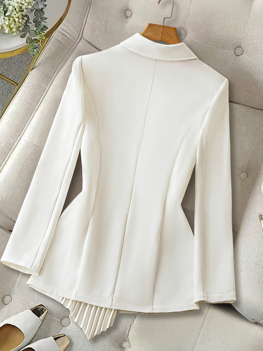 Elegant Women's Pleated Blazer - White