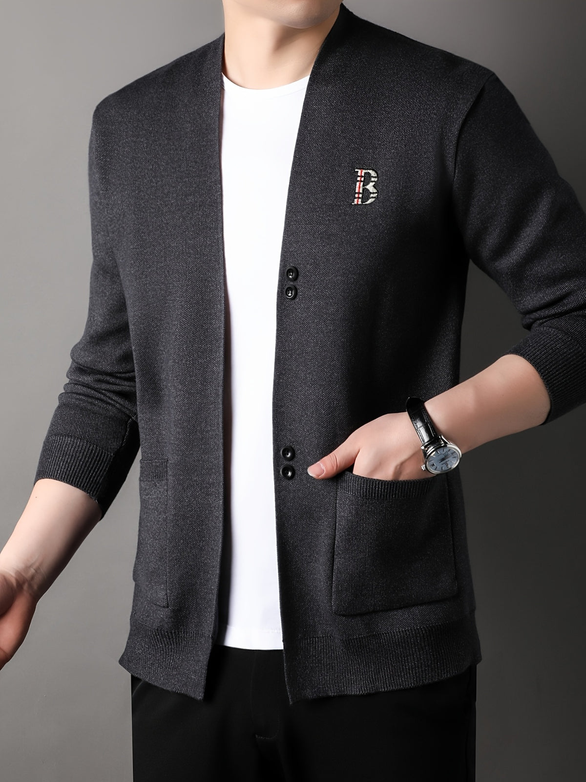 [Wading Whale OBM] Spring/Summer New Men'S Knit Cardigan, Old Money Style Solid Color V-Neck Long Sleeve Open Front Sweater with Single Button Closure And Ribbed Texture, Side Pockets And Chest Embroidery Design - Dark Gray