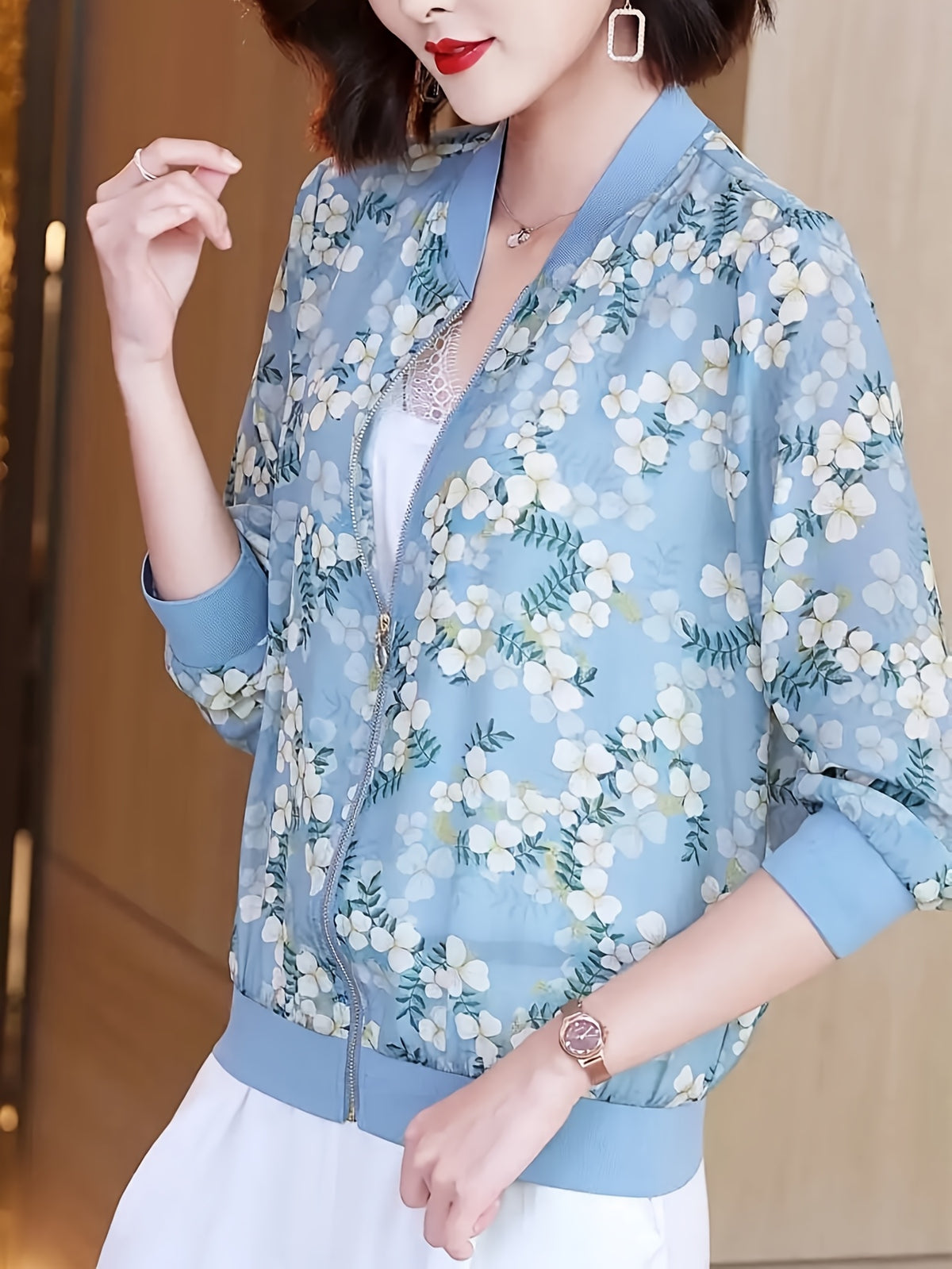 Women'S Elegant Floral Lightweight Long Sleeve Jacket, Blue Floral Pattern, Multi-Season Use for Spring Summer Fall, Suitable for Casual Or Fashionable Attire, Autumn Trench Coat, Elegant Floral Jacket, Loose Fit, Vibrant Floral Print - Light Blue