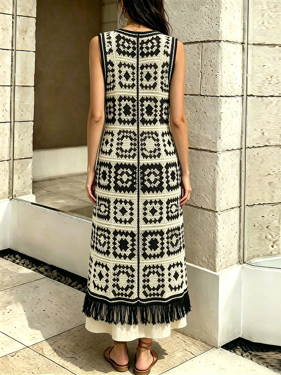 Women's Black and White Color Block Granny Square Check Pattern Crochet Long Vest with Fringe Hem, Vacation Style, Daily Casual, Layering Look - Black