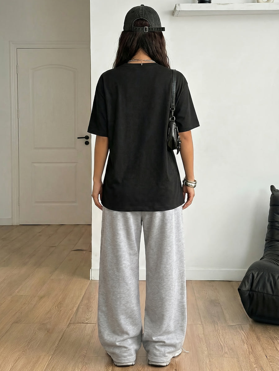 Women's 2-Piece Set: Spring/Summer Fun "Brown Bear" Heart and Letter Print Daily Y Casual T-Shirt with Drawstring Loose Straight-Leg Pants. Soft, Comfortable, Niche Hip-Hop Y2K Versatile Streetwear T-Shirt Set, Suitable for Summer Outings - Black+gray