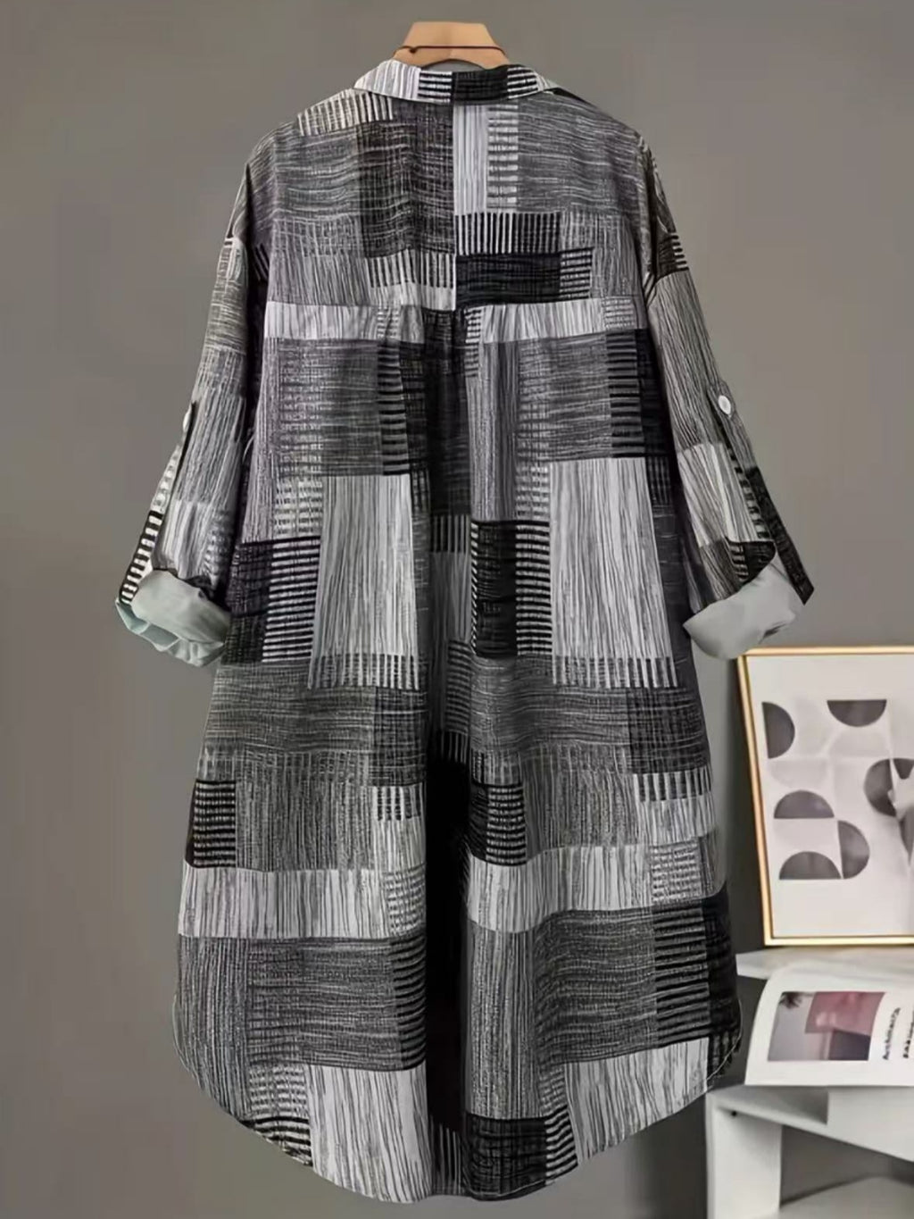 New Women's Color-Block Plaid Print Shirt with Lapel Collar, Single Pocket, Loose Fit, Midi-Length Design for Casual Streetwear and Daily Commuting - Grey