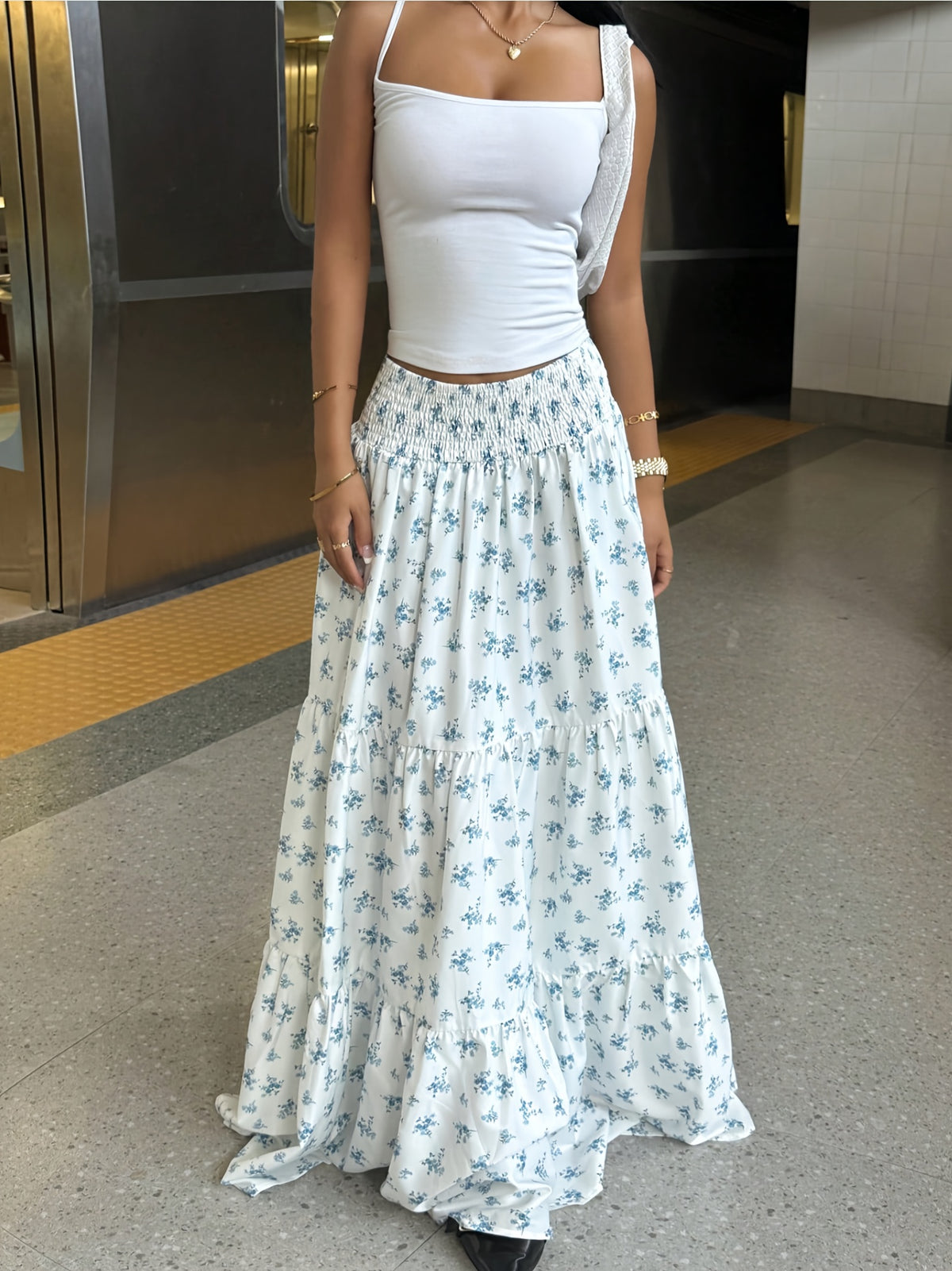 Women's Casual Vacation Style Floral Print Elastic Waist Ruffle Skirt - White Blue