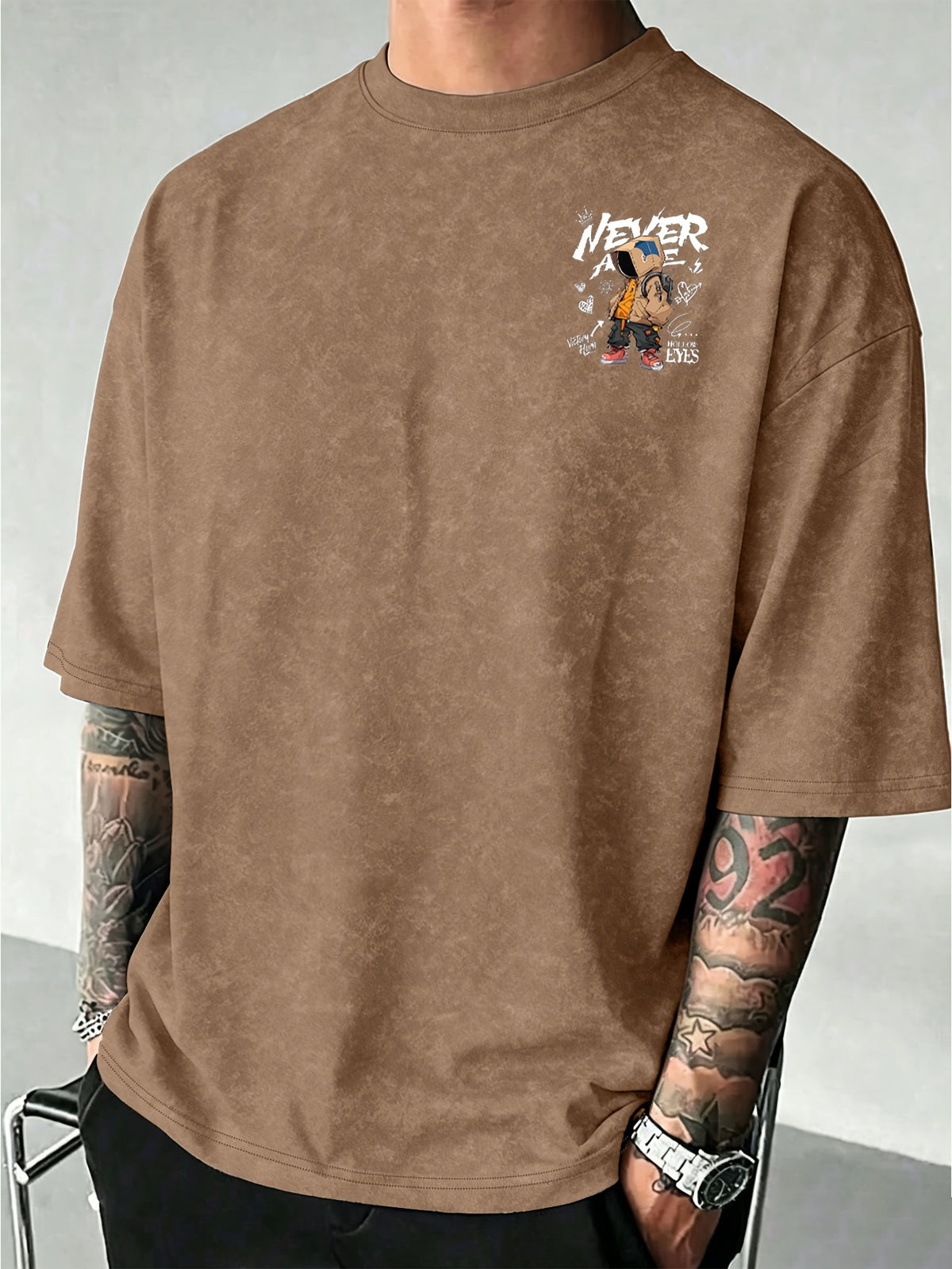 Men's Summer Round Neck Short Sleeve T-Shirt, Comfortable and Breathable Fabric, Vintage Graphic Print, Simple Printed Pattern Design, Suitable for Summer Casual and Sports Wear - Coffee Color