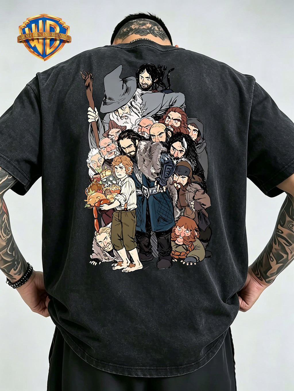 Warner Bros Official Men's Washed Pure Cotton Short-Sleeve T-Shirt, Featuring a Classic The Hobbit and Dwarves Team Anime Print on the Back, and a Circular Group Portrait Design of Characters on the Front Chest. Rich in Detail, It Showcases an Epic - Black