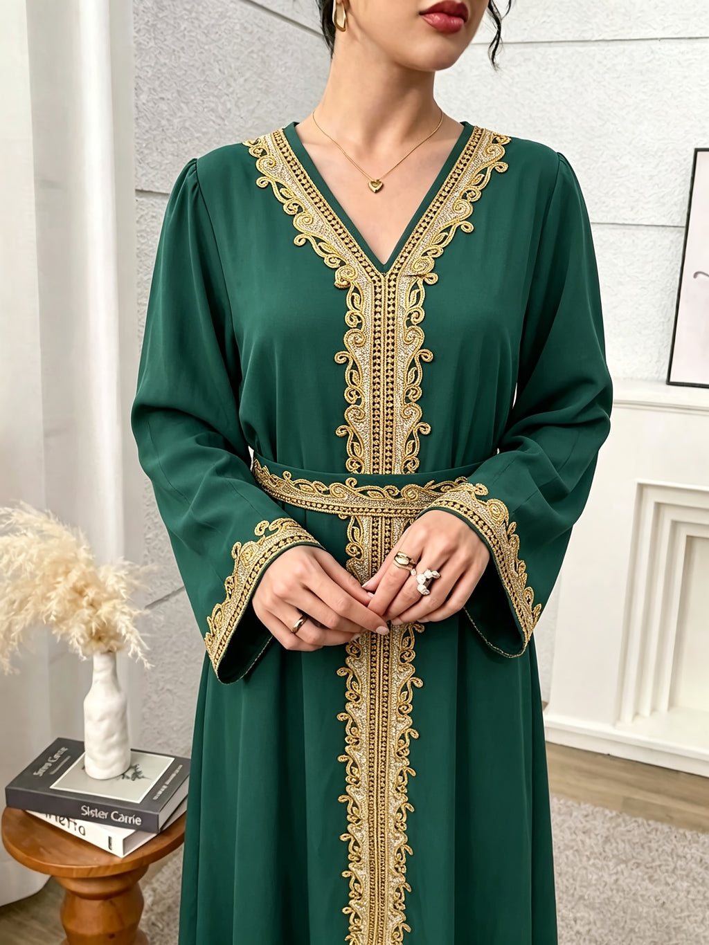 1pc Women's Elegant Kaftan Dress Golden Embroidery V-Neck Long Sleeve Abaya Maxi Dress Luxury Evening Party Gown with Belt White Embroidery Abaya Dress Women's V-Neck Long Sleeve Maxi Kaftan Luxury Contrast Golden Trim Party Gown - Dark Green
