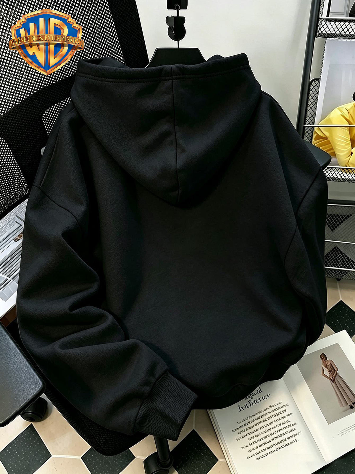 Warner Bros Official American Cartoon Batman Streetwear Print Creative Casual Hoodie - Men's Fashion Hoodie, Adjustable Drawstring Loose and Comfortable Sweatshirt, Suitable for Daily and Outdoor Sports Wear, the Perfect Choice for Warmth in Autumn - Black